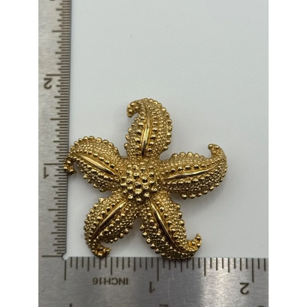 Vintage Monet Brooch Gold Tone Starfish Sea Life Beach Theme Pin